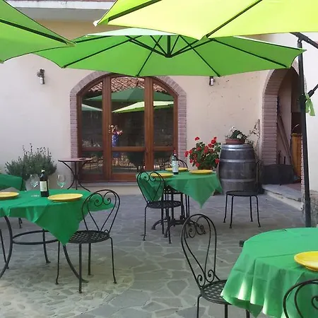 Il Monte - Piscina Tra Gli Ulivi, Maneggio Con Cavalli E Wifi